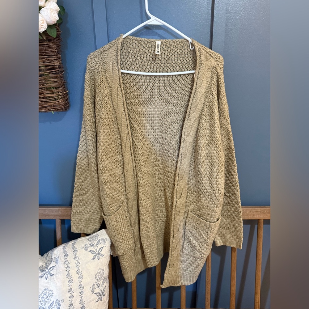 Cable knit beige cardigan